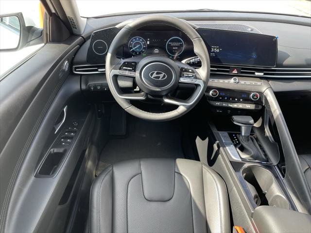New 2025 Hyundai Elantra Limited image 16
