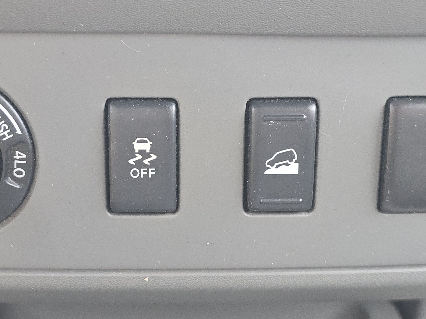 Used 2012 Nissan Frontier SV w/ SV Premium Utility Pkg AWD/4WD image 5