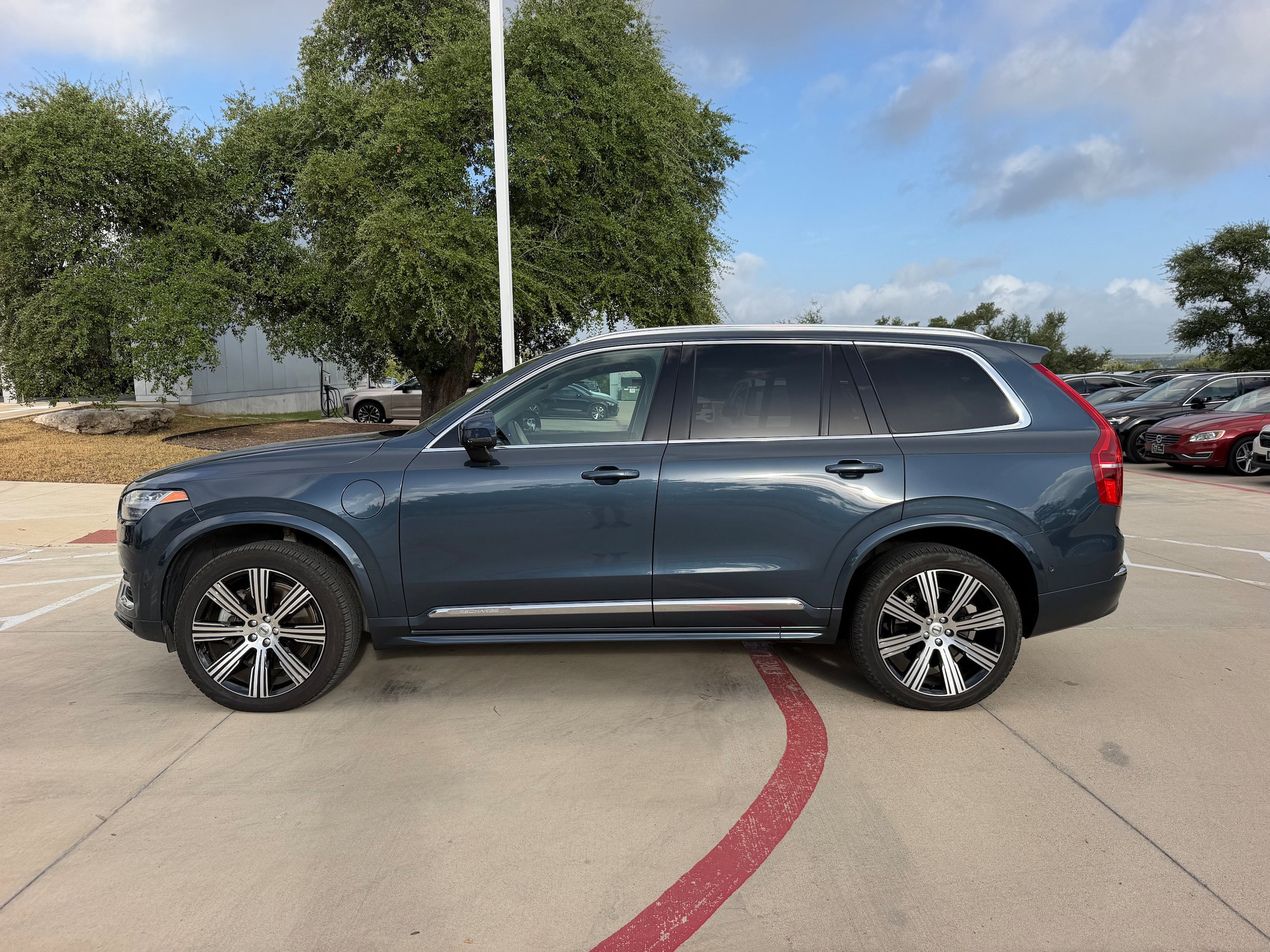 Certified 2024 Volvo XC90 T8 Plus AWD/4WD image 3