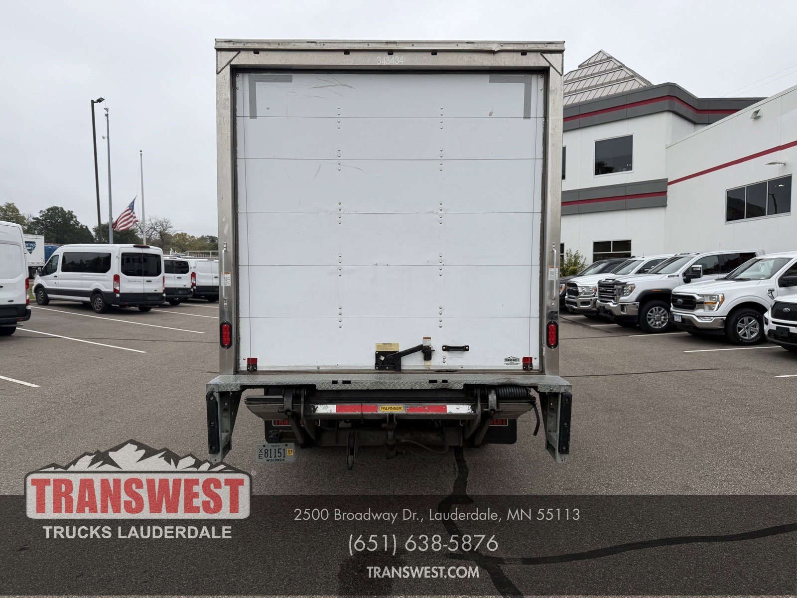 Used 2019 Isuzu NPR image 4