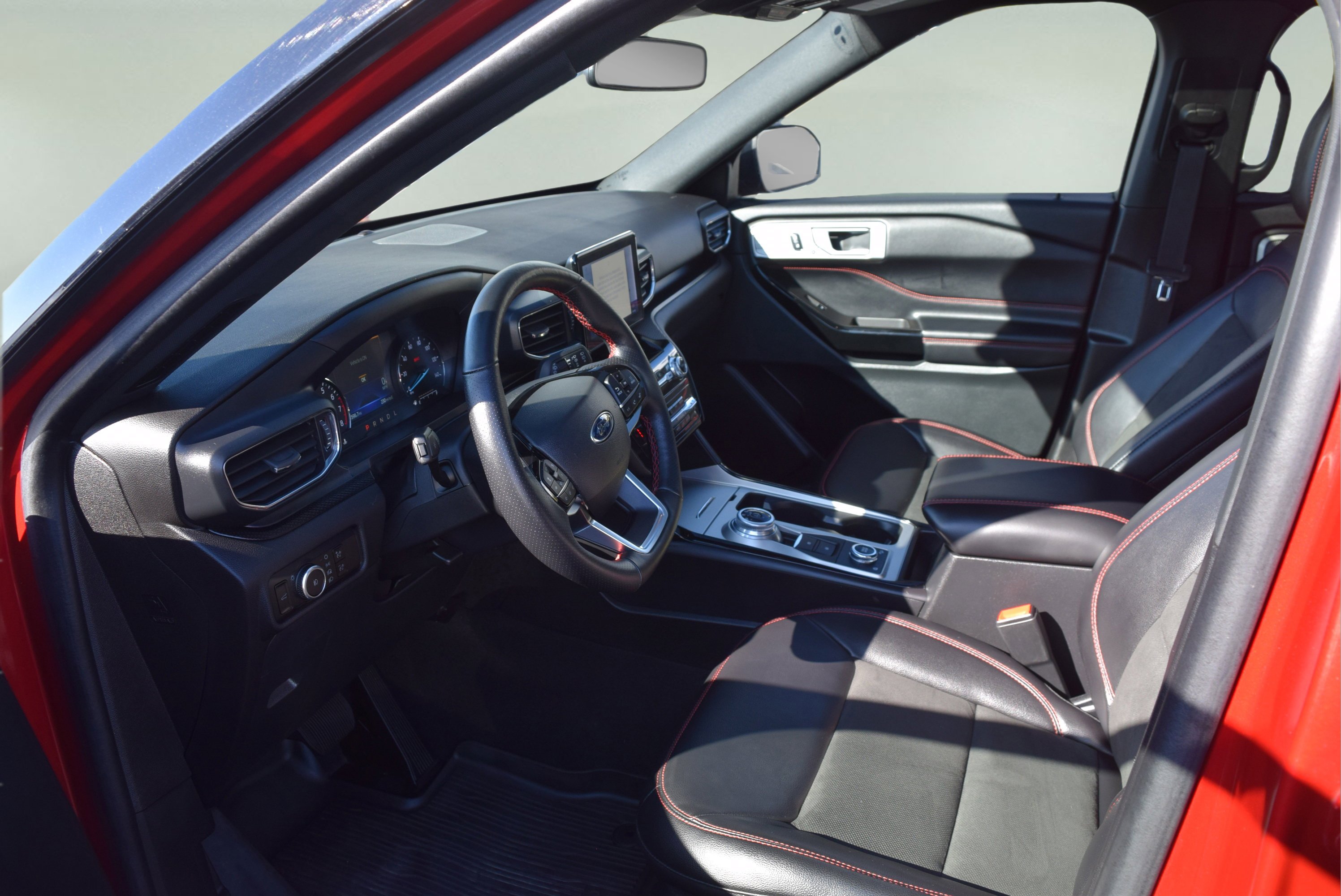 Used 2023 Ford Explorer ST-Line w/ Class IV Trailer Tow Package image 11