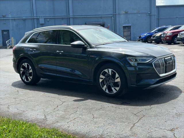 Used 2022 Audi e-tron Premium Plus w/ Premium Plus Package AWD/4WD image 11