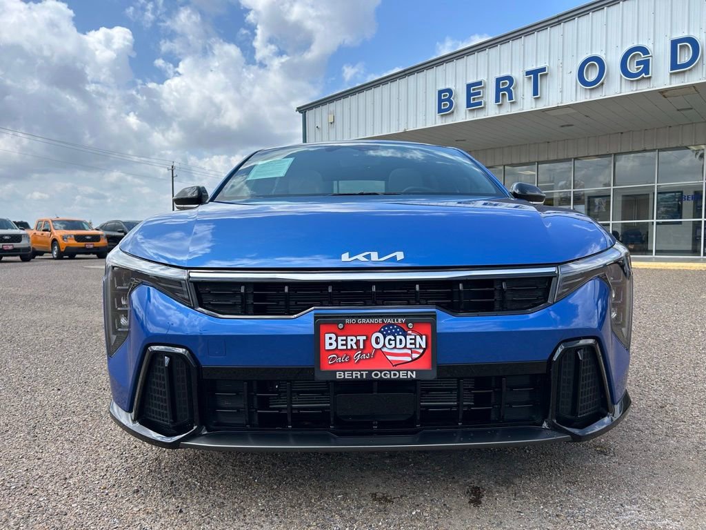 Used 2025 Kia K4 GT-Line w/ GT-Line Premium Package image 2