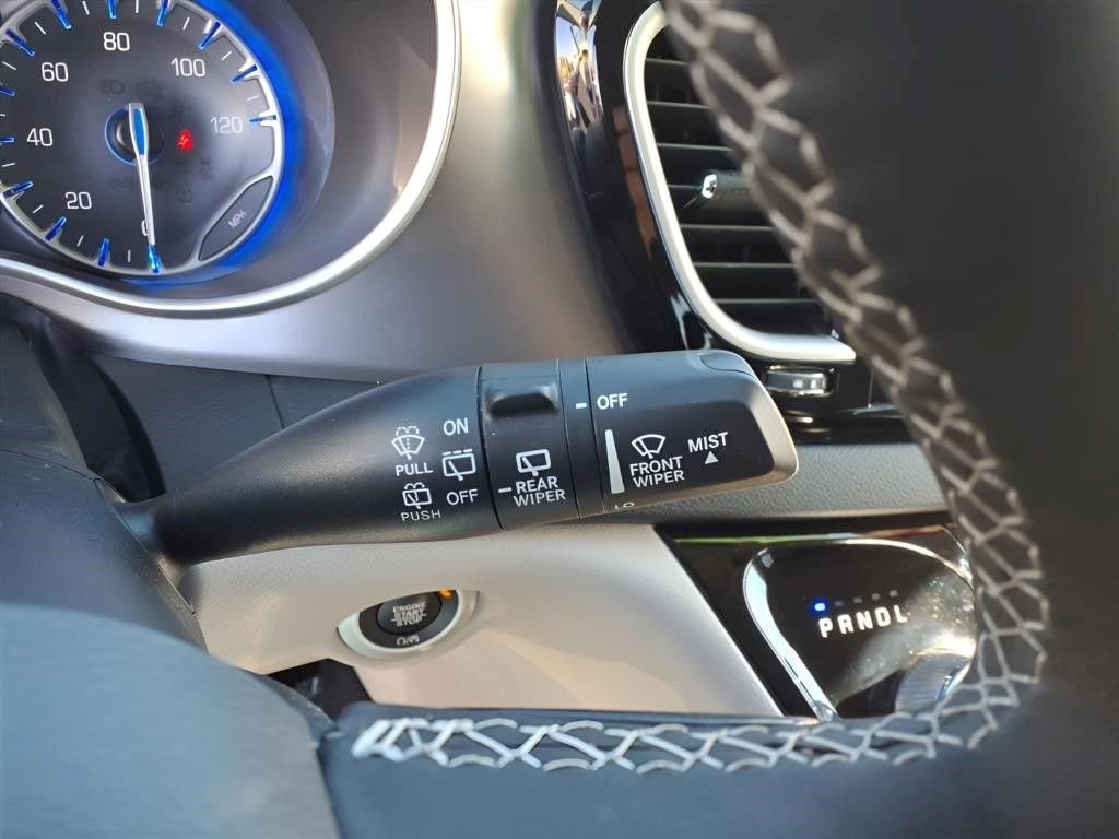 Used 2023 Chrysler Pacifica Touring-L FWD image 22