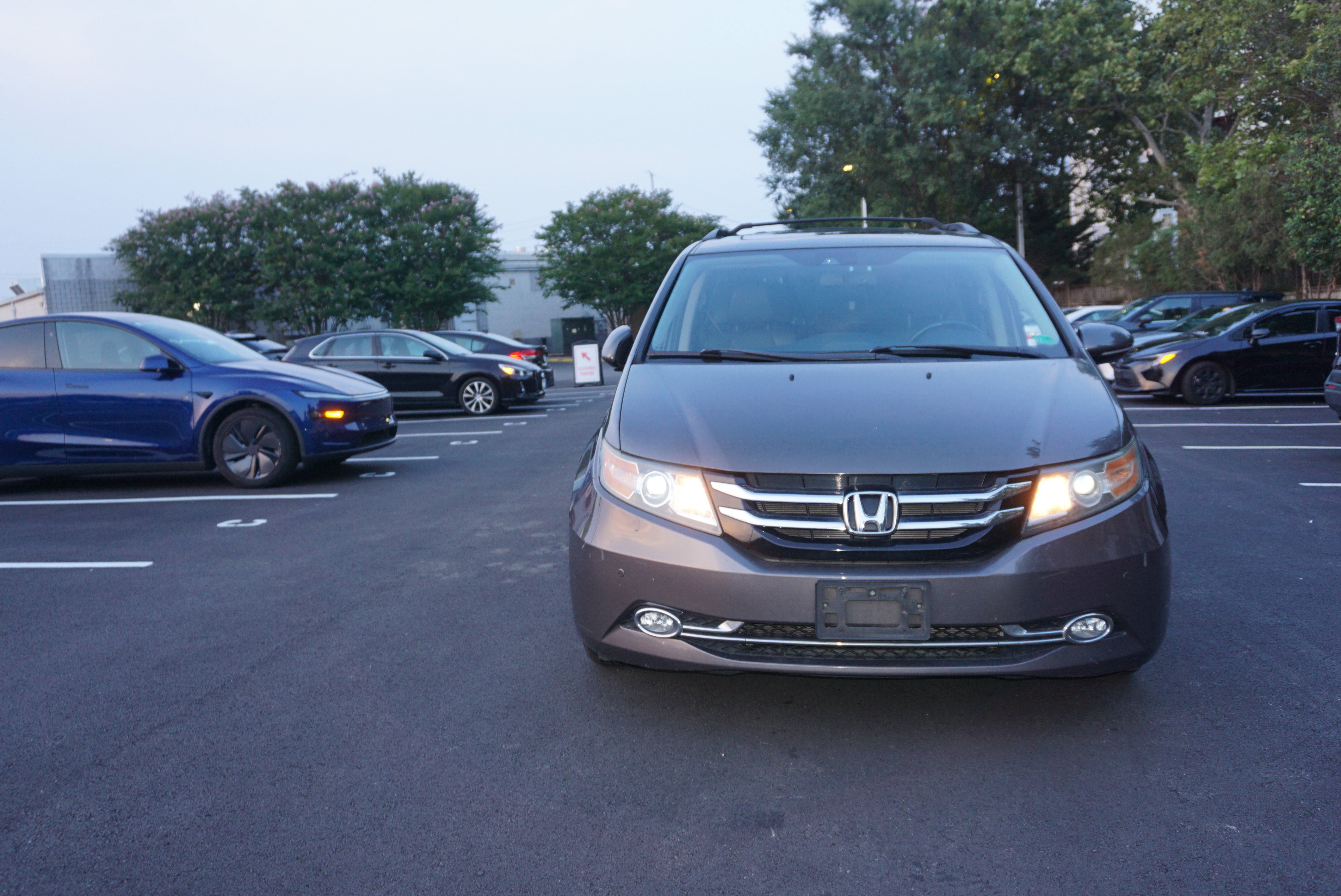 Used 2015 Honda Odyssey Touring image 2