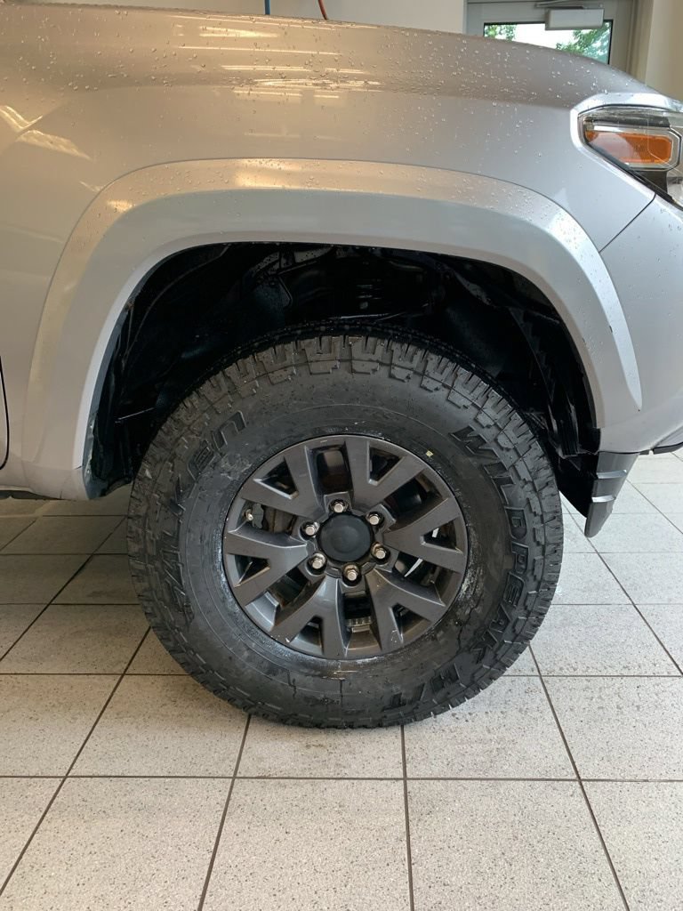 Used 2020 Toyota Tacoma SR5 w/ SR5 Appearance Package (SM) AWD/4WD image 24