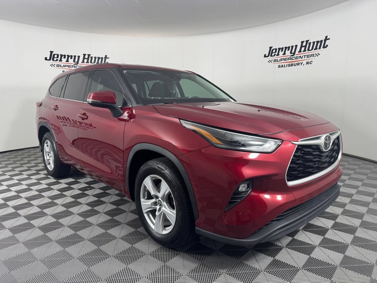 Used 2021 Toyota Highlander LE FWD image 5