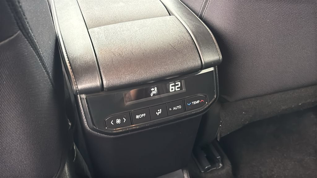 Used 2025 Toyota Highlander LE AWD/4WD image 9