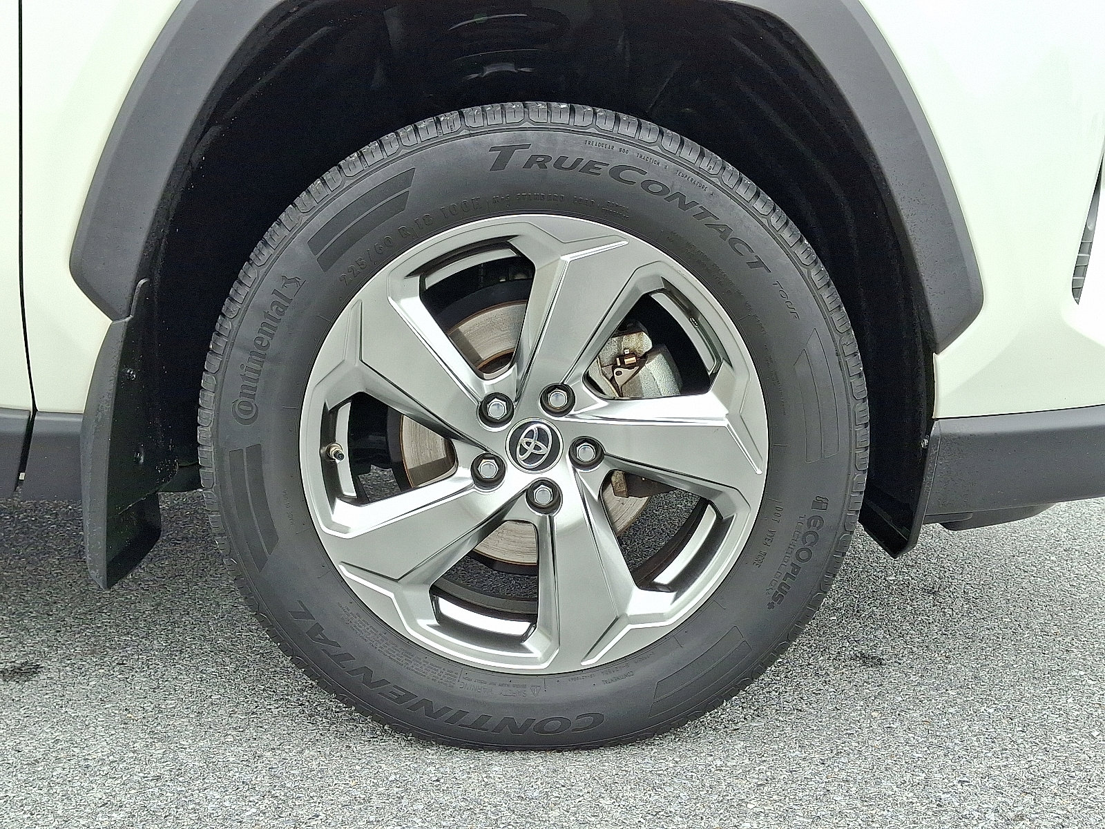 Used 2019 Toyota RAV4 Limited w/ Carpet Mat Package image 9