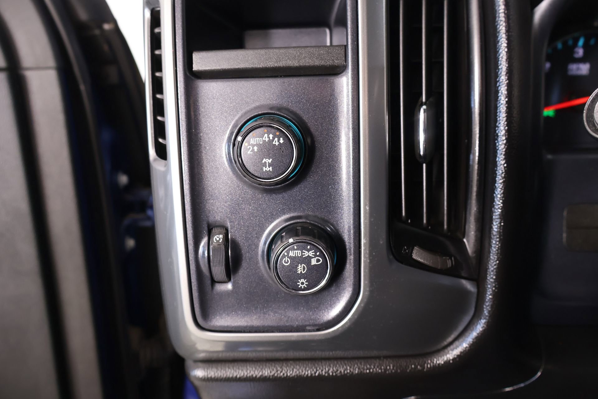 Used 2018 Chevrolet Silverado 1500 LT w/ All Star Edition image 7