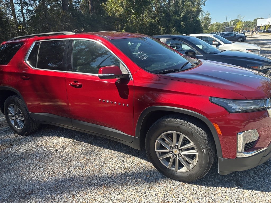Used 2023 Chevrolet Traverse LT image 3