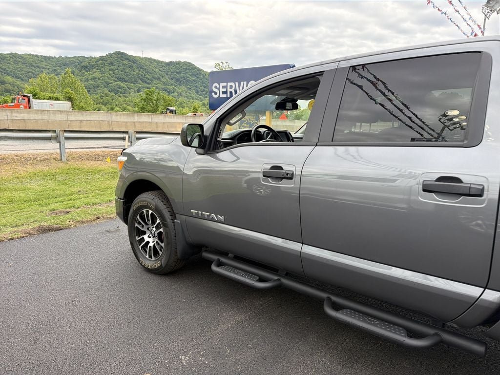 Used 2023 Nissan Titan SV w/ SV Convenience Package AWD/4WD image 9