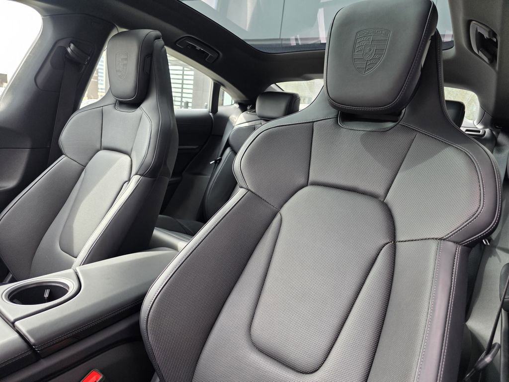 Certified 2025 Porsche Taycan image 5
