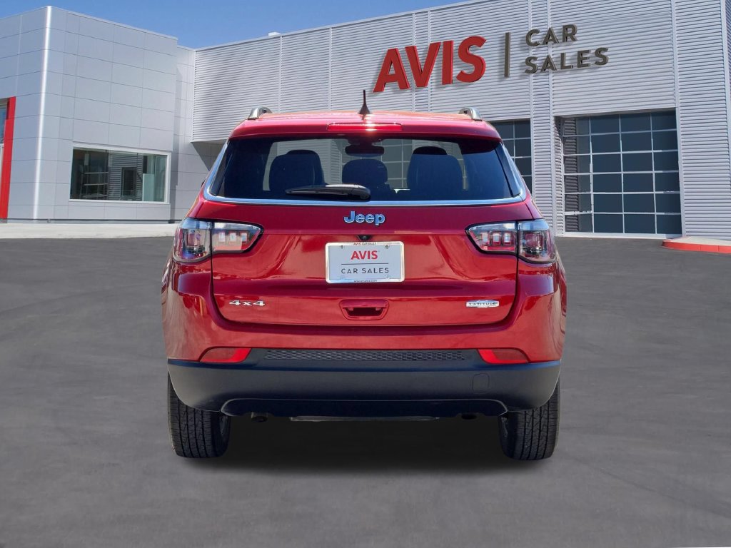 Used 2025 Jeep Compass Latitude w/ Sun & Sound Group AWD/4WD image 7