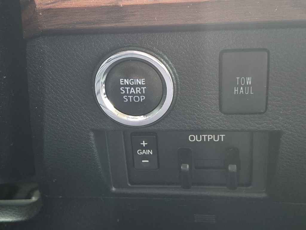 Used 2020 Toyota Tundra Limited w/ Limited Premium Package RWD image 22