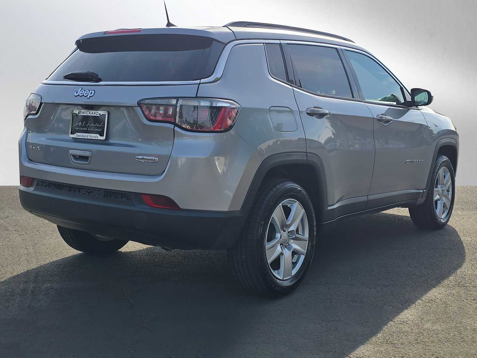 Used 2022 Jeep Compass Latitude AWD/4WD image 3