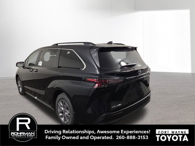 New 2025 Toyota Sienna XLE image 8