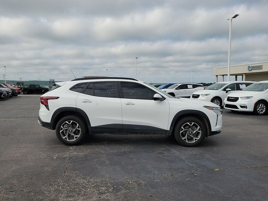 Used 2025 Chevrolet Trax LT w/ Driver Confidence Package FWD image 6