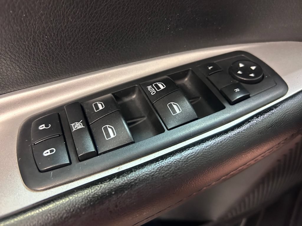 Used 2018 Dodge Journey SE w/ Connectivity Group FWD image 5