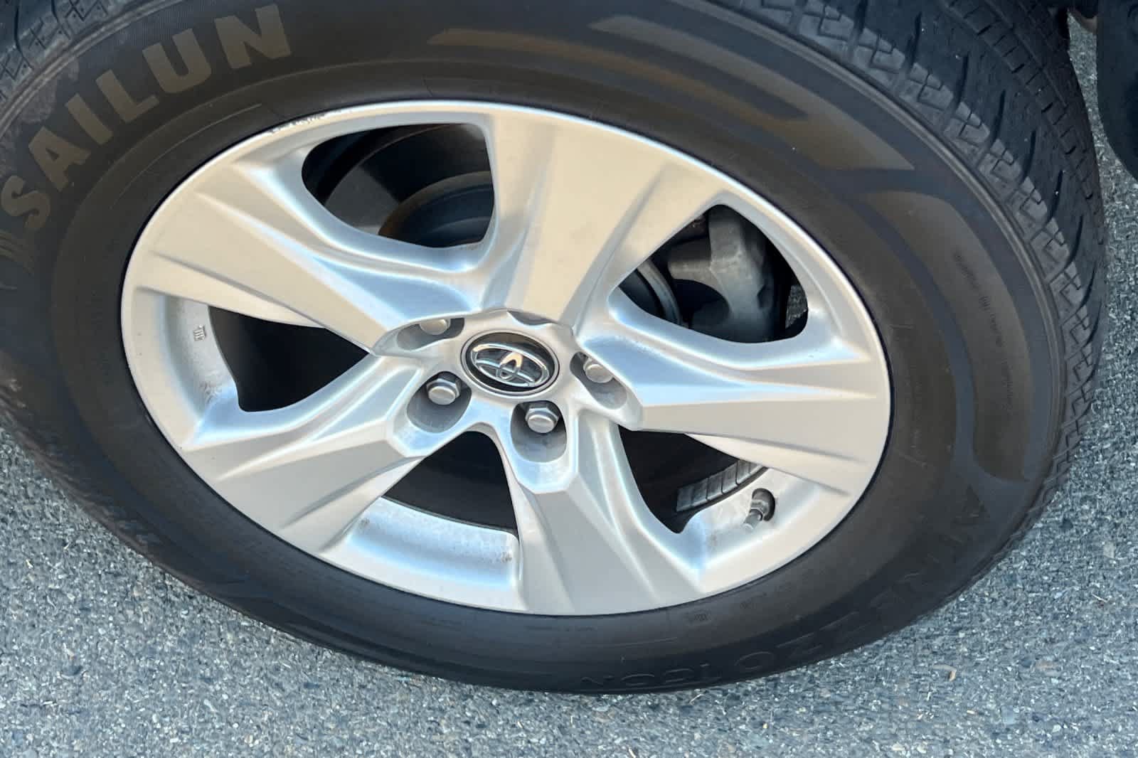 Used 2019 Toyota RAV4 XLE w/ Carpet Mat Package FWD image 22