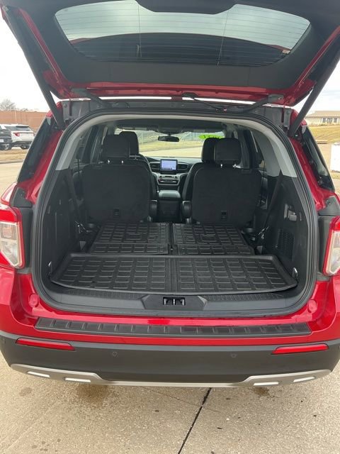 Used 2023 Ford Explorer XLT w/ Equipment Group 202A image 11