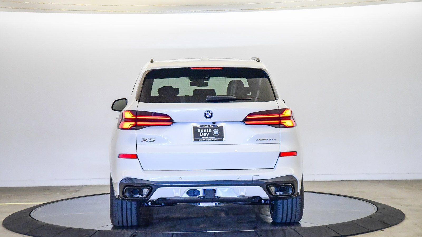 New 2026 BMW X5 xDrive50e w/ M Sport Package AWD/4WD image 3