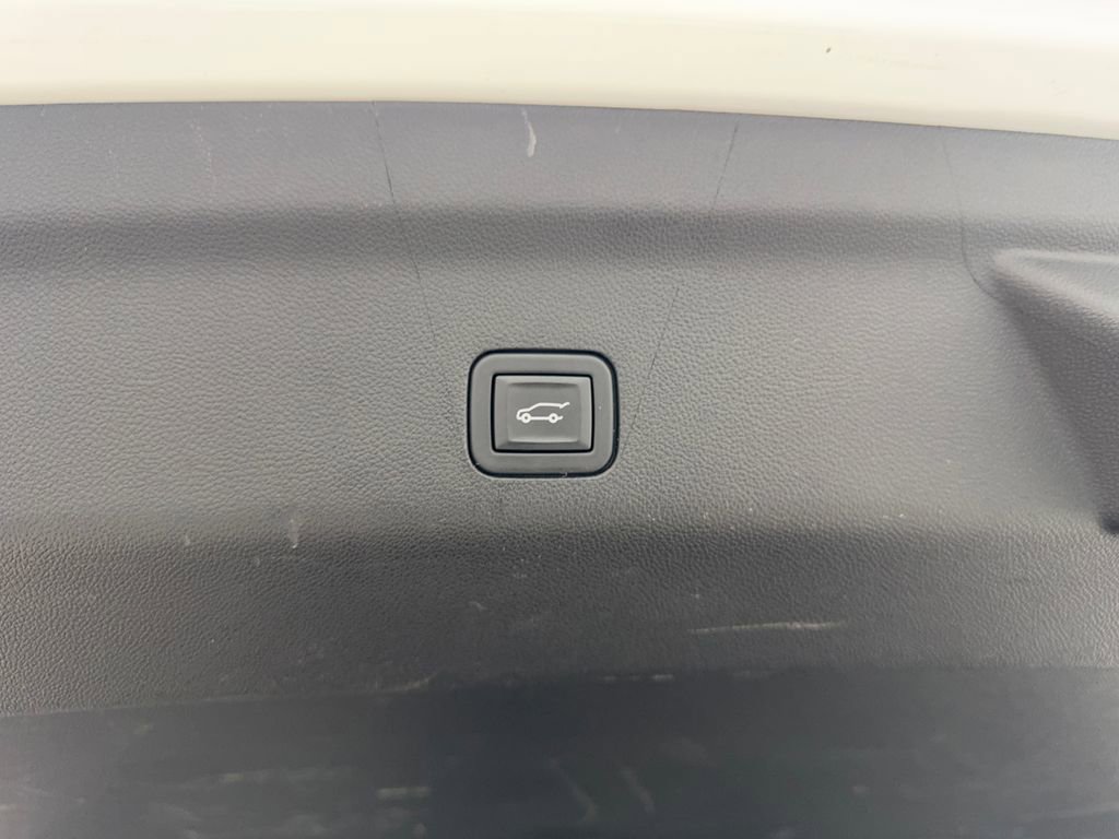 Used 2024 GMC Yukon SLT image 87