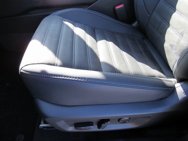 New 2025 Mitsubishi Outlander SE image 14