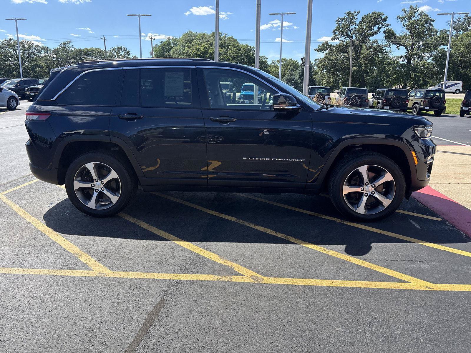 Used 2022 Jeep Grand Cherokee Limited 4xe AWD/4WD image 4