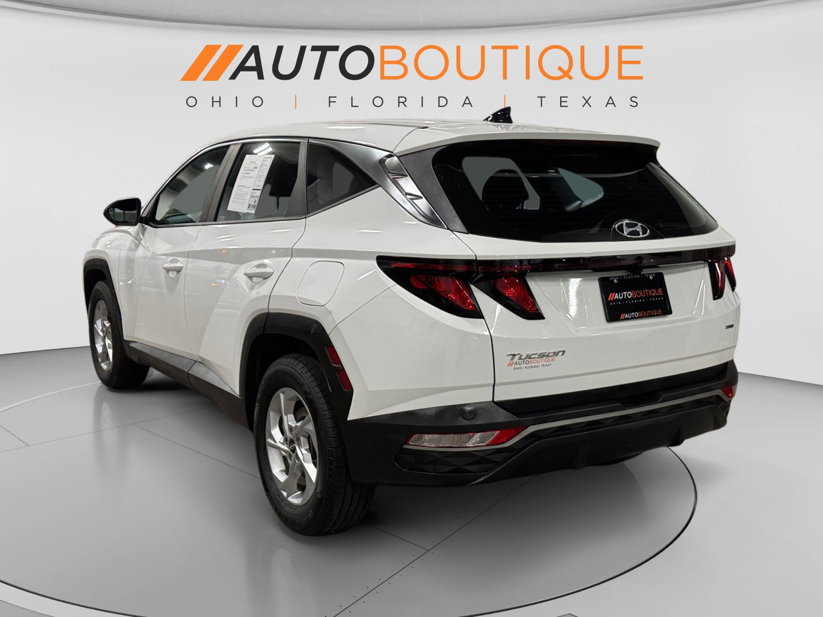 Used 2023 Hyundai Tucson SE AWD/4WD image 3