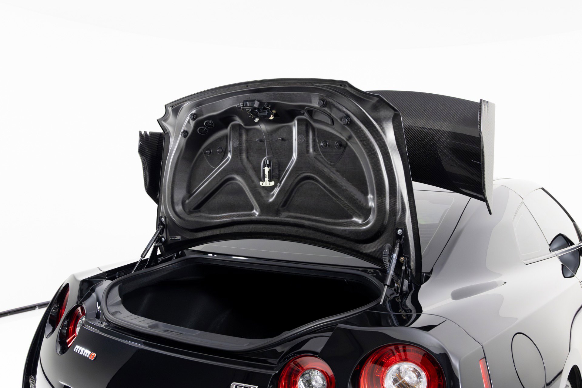 Used 2017 Nissan GT-R NISMO image 37