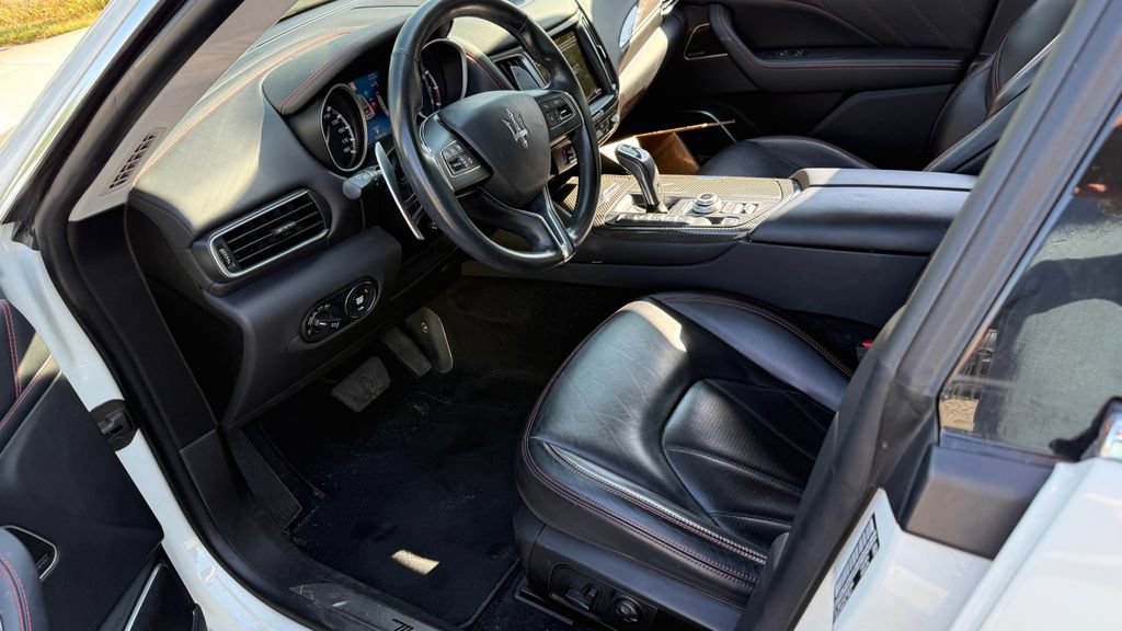 Used 2019 Maserati Levante GranLusso AWD/4WD image 3