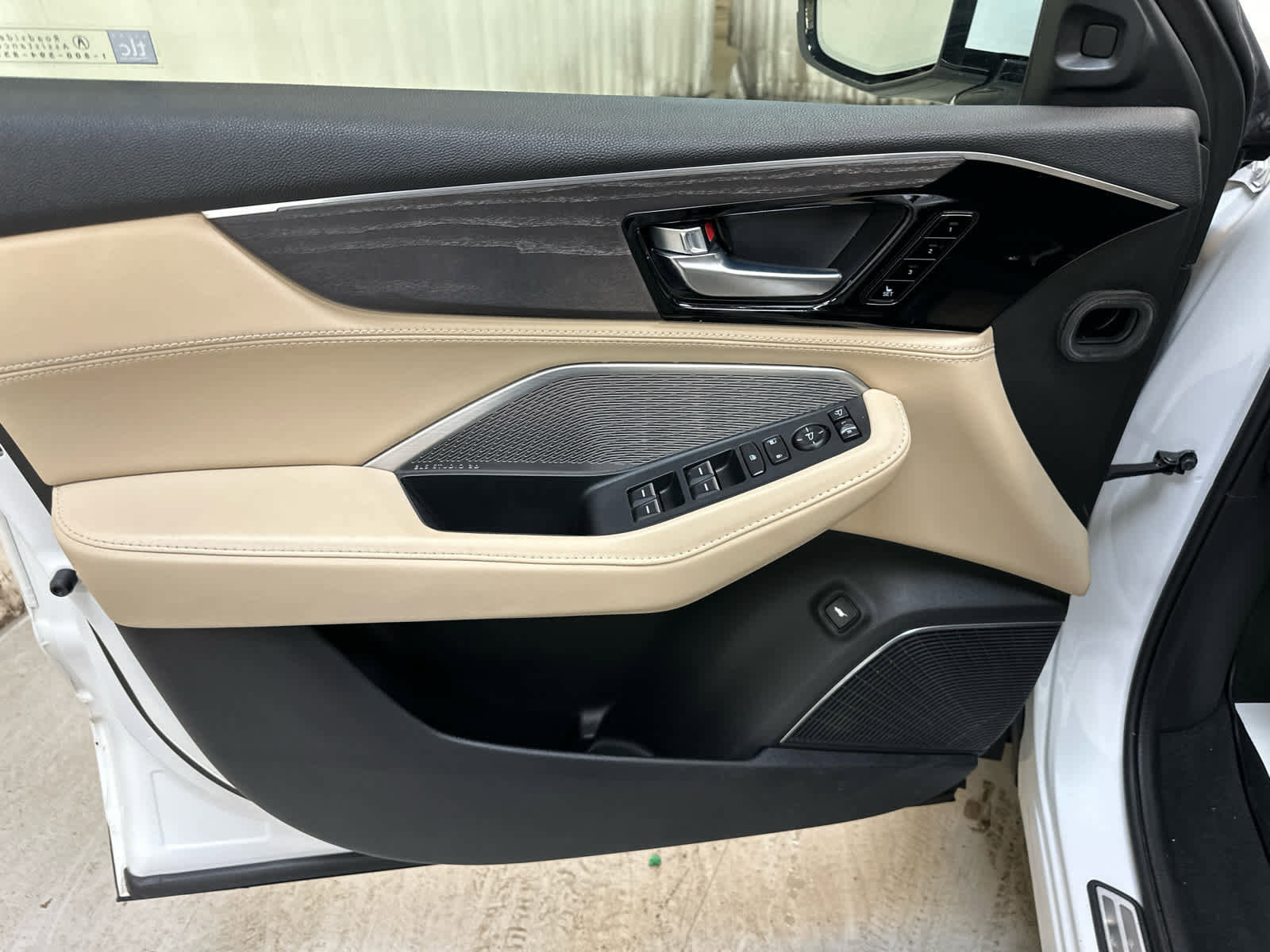 Used 2022 Acura MDX SH-AWD w/ Advance Package image 28