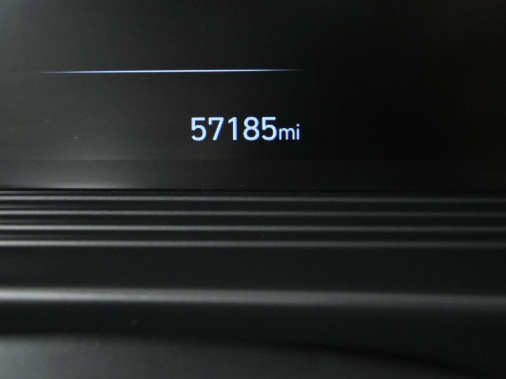 Used 2023 Hyundai Venue Limited w/ Cargo Package image 17