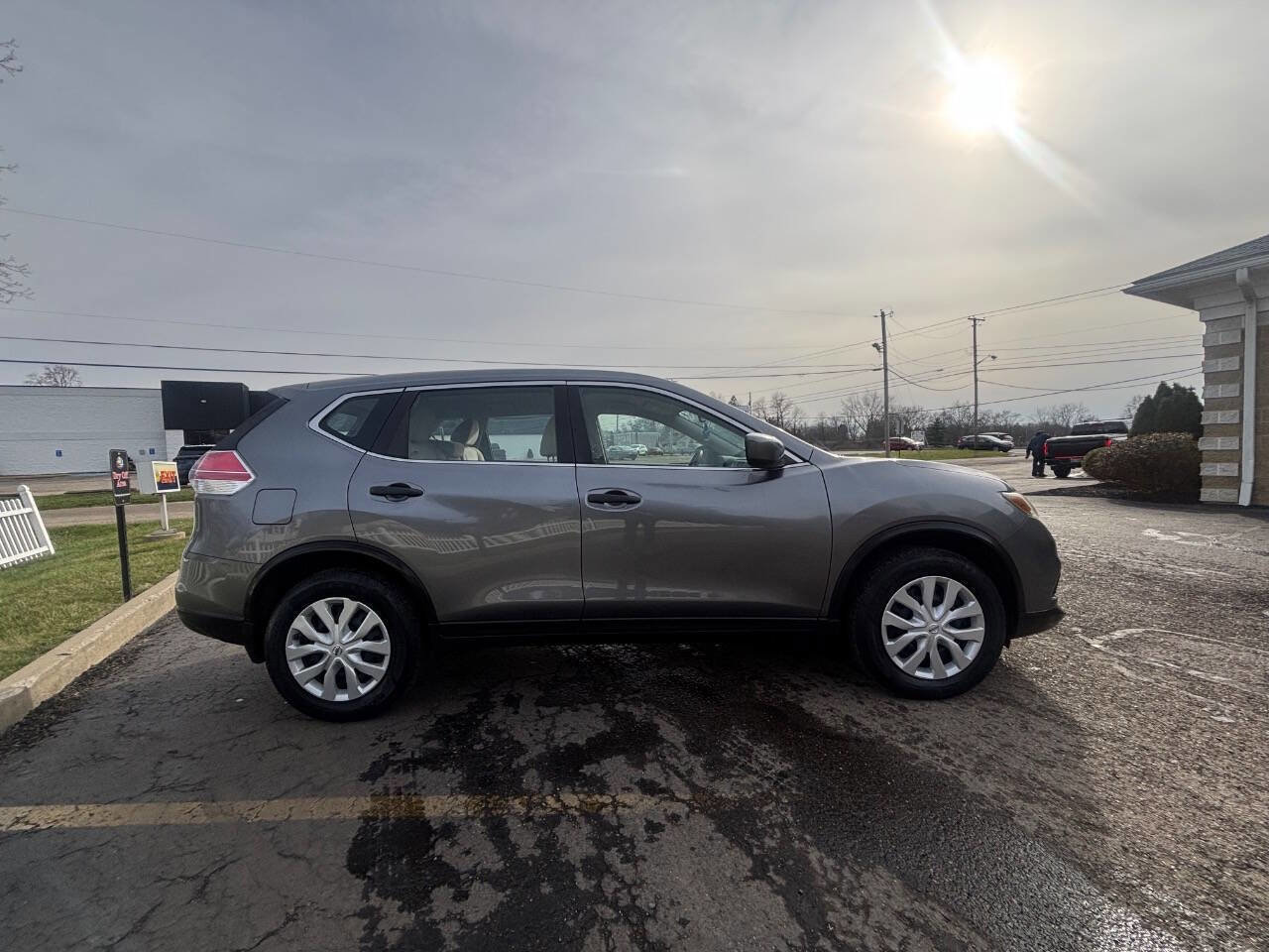 Used 2016 Nissan Rogue S AWD/4WD image 5