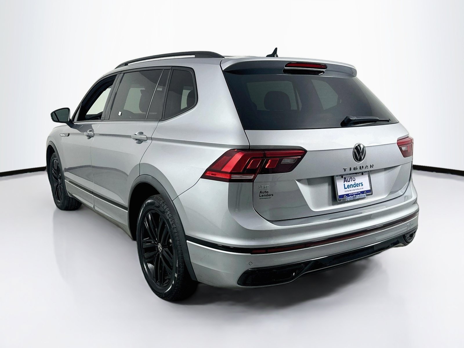 Used 2022 Volkswagen Tiguan SE R-Line FWD image 7