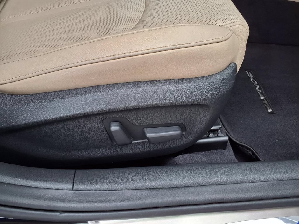 Used 2017 Hyundai Sonata Limited w/ Tech Package 03 FWD image 13