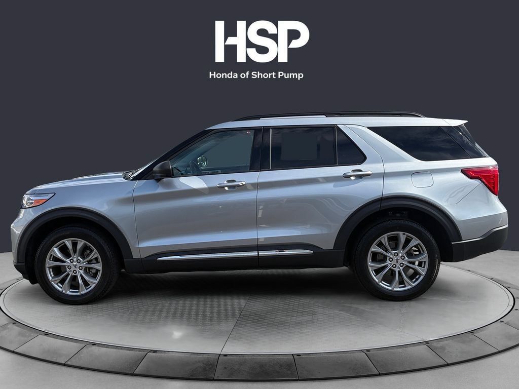 Used 2022 Ford Explorer XLT w/ Equipment Group 202A AWD/4WD image 2
