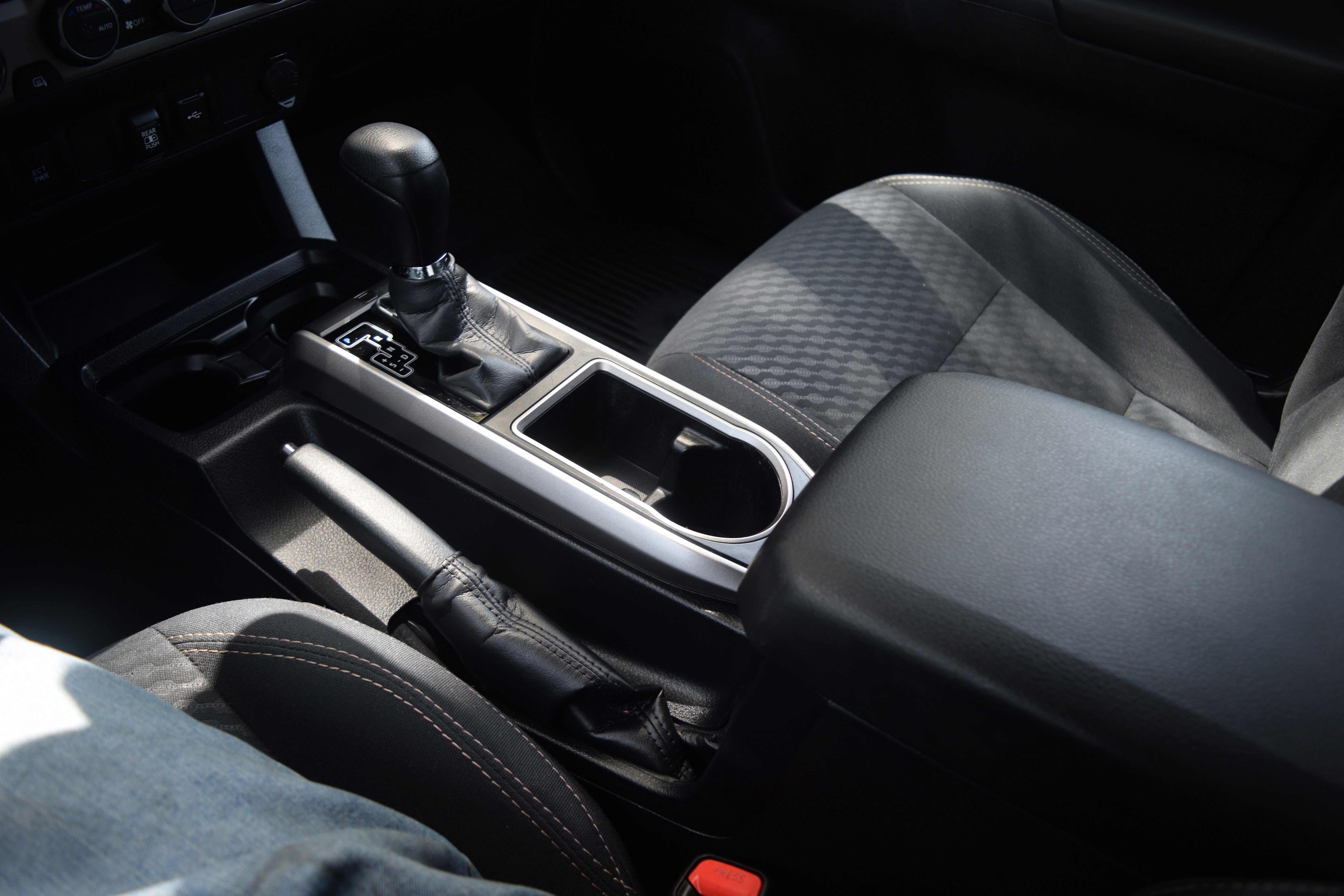 Used 2021 Toyota Tacoma SR5 w/ Trail Edition image 13