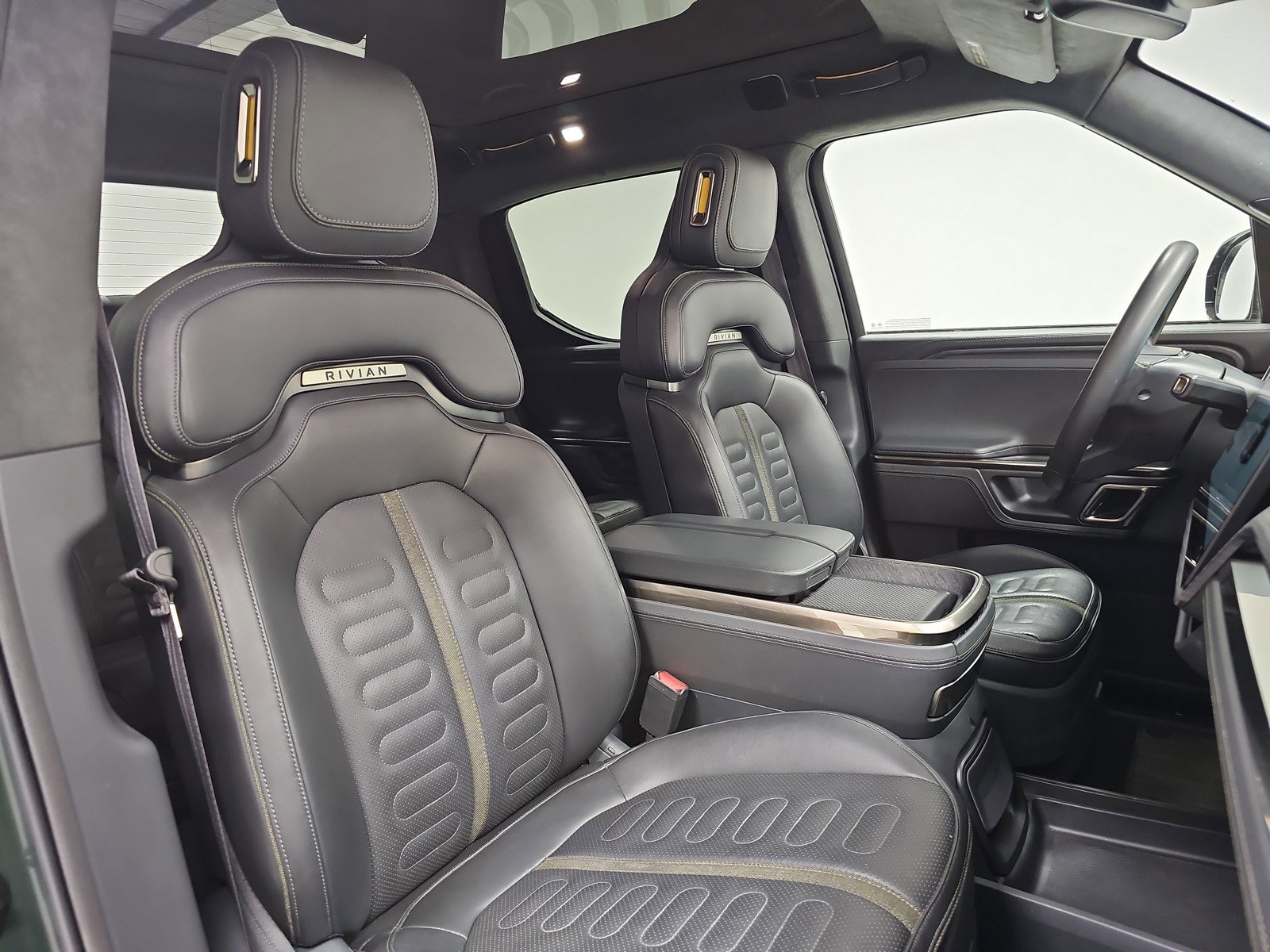 Used 2022 Rivian R1T Adventure image 23