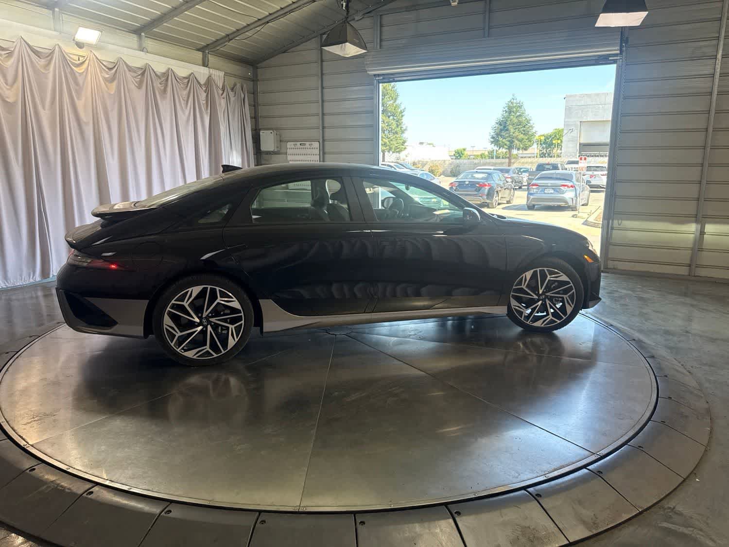 Used 2025 Hyundai Ioniq 6 SEL RWD image 4