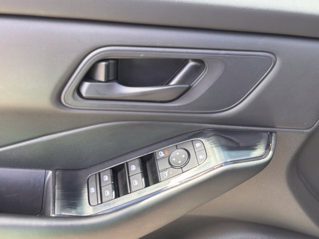 Used 2024 Nissan Rogue S AWD/4WD image 20