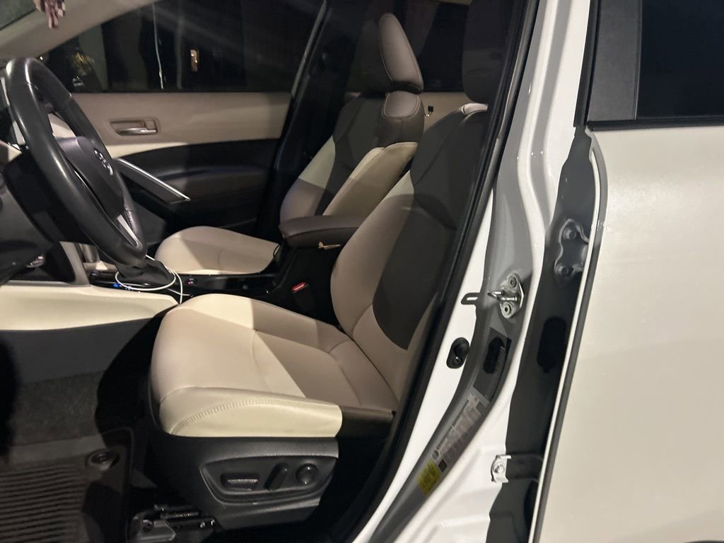 Used 2024 Toyota Corolla Cross XLE image 19