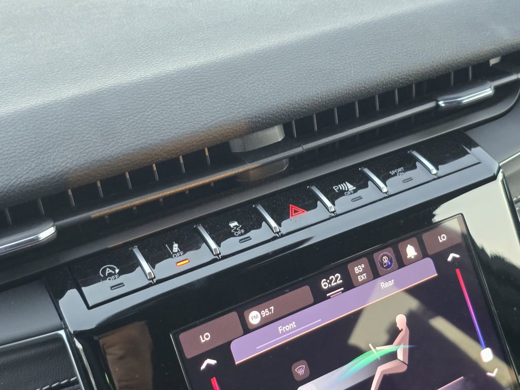 Used 2025 Jeep Grand Cherokee L Laredo image 25