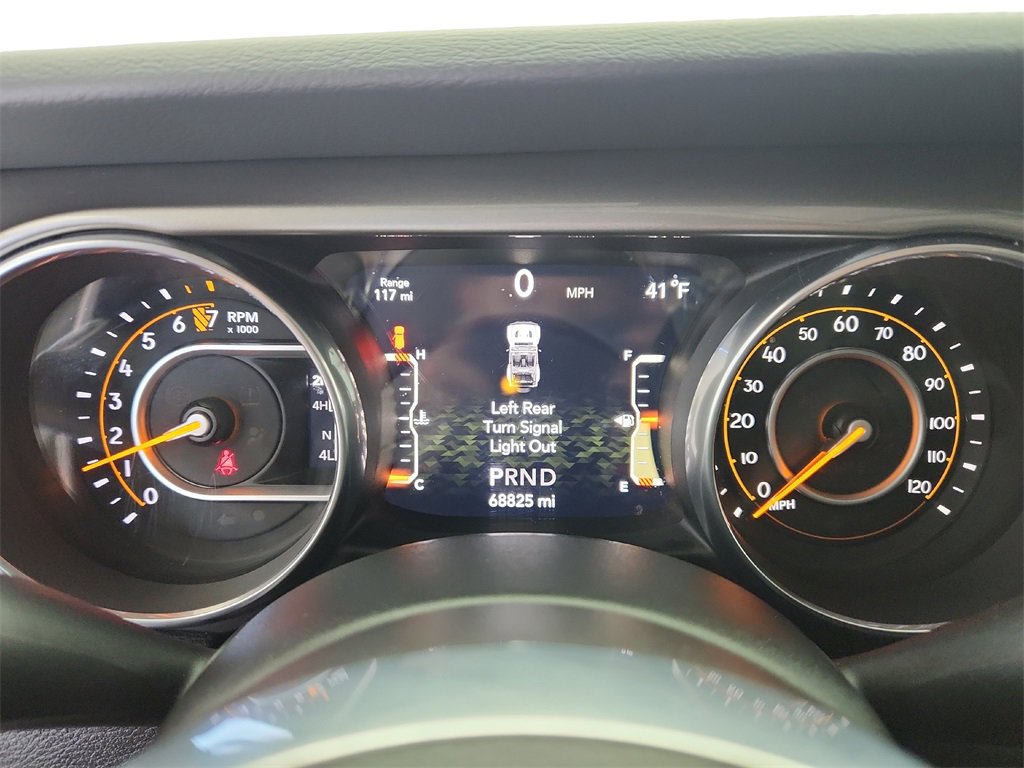 Used 2018 Jeep Wrangler Unlimited Sahara w/ Uconnect 4C Nav & Sound Group image 13