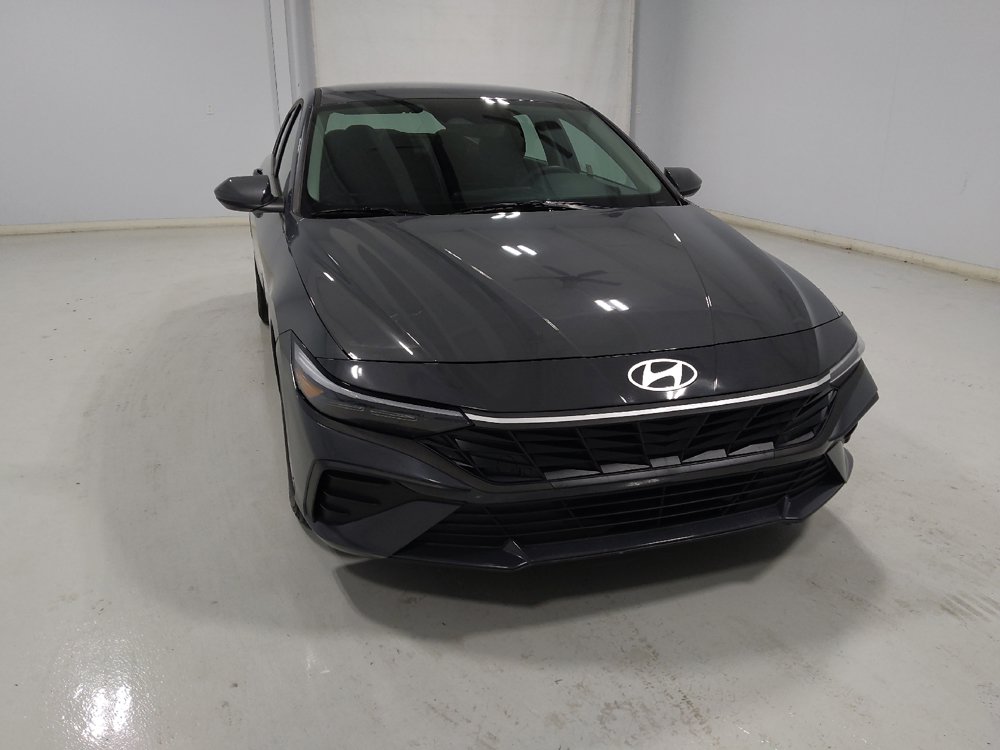 Used 2025 Hyundai Elantra SE FWD image 14