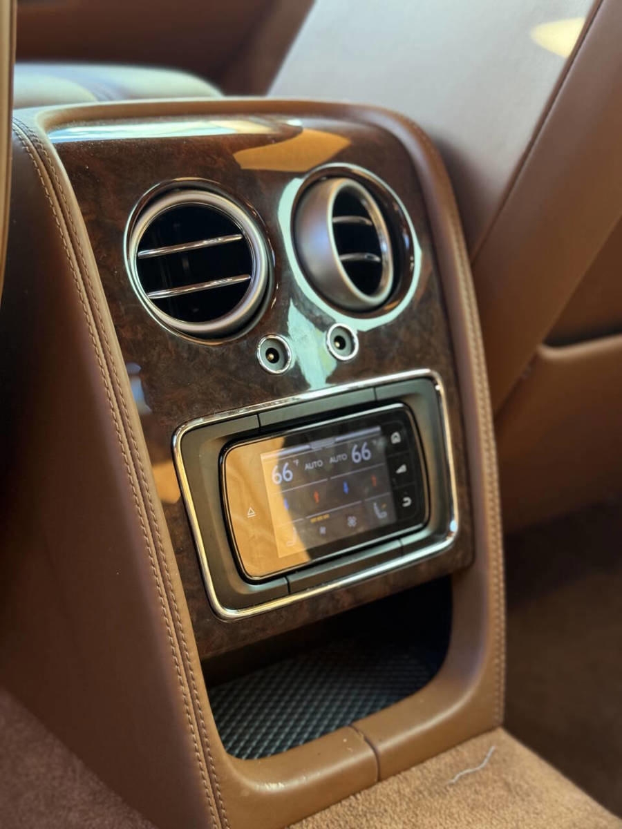 Used 2015 Bentley Flying Spur W12 image 22