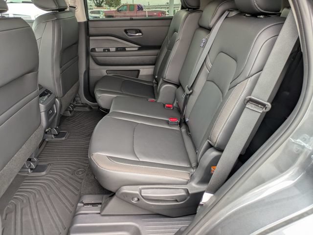 Used 2025 Nissan Pathfinder SL w/ Cargo Package FWD image 25