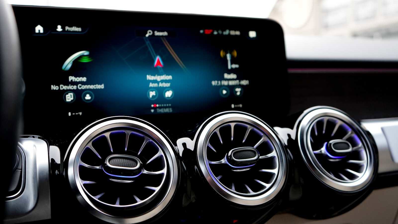 Certified 2022 Mercedes-Benz EQB 300 4MATIC w/ Exclusive Package image 24