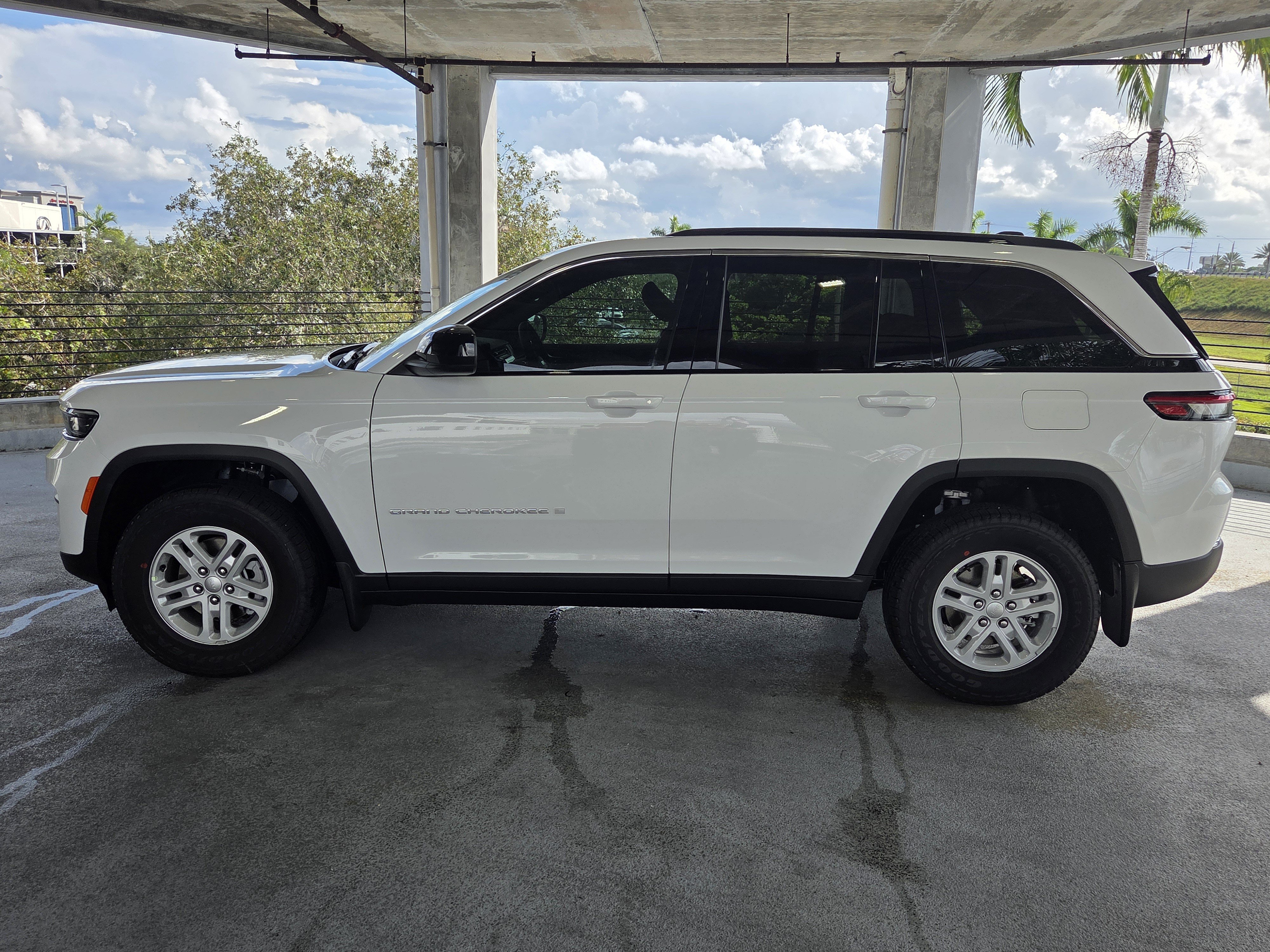 New 2025 Jeep Grand Cherokee Laredo w/ MOPAR Finishing Package RWD image 8